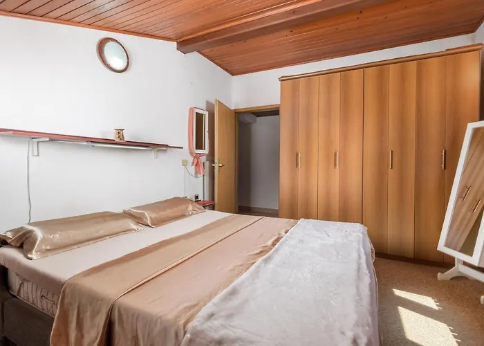 Apartment Magda With A Parking Space And Sea View